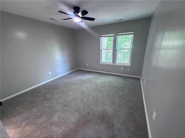 737 Longleaf LN, Newport News, VA 23608