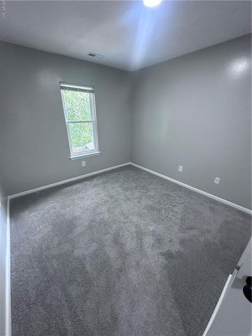 737 Longleaf LN, Newport News, VA 23608