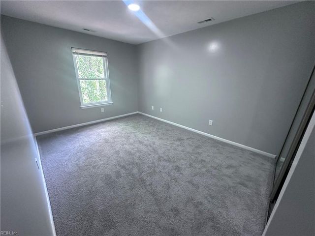 737 Longleaf LN, Newport News, VA 23608