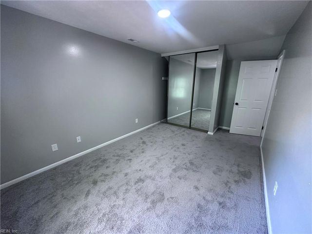 737 Longleaf LN, Newport News, VA 23608