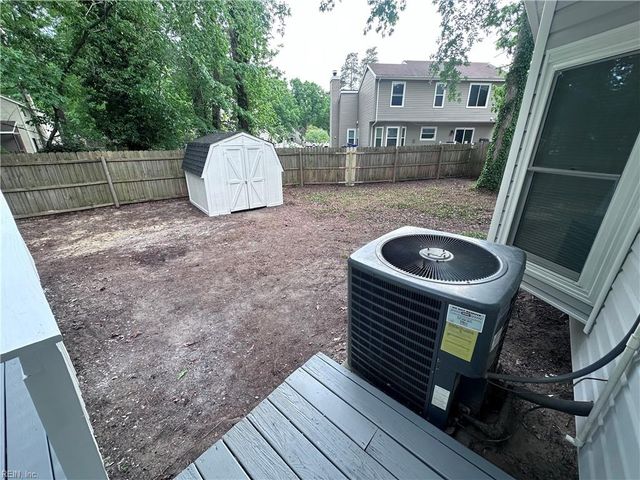 737 Longleaf LN, Newport News, VA 23608