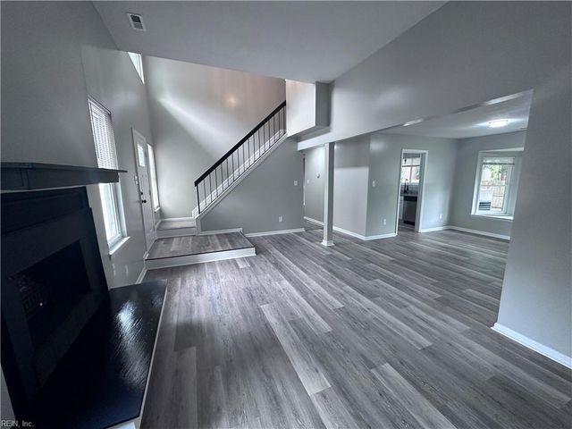 737 Longleaf LN, Newport News, VA 23608