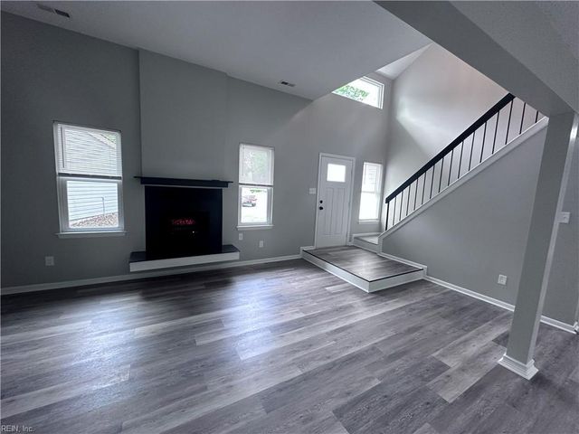 737 Longleaf LN, Newport News, VA 23608