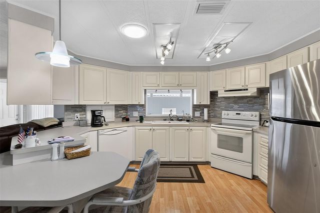 652 LA SALA, North Port, FL 34287