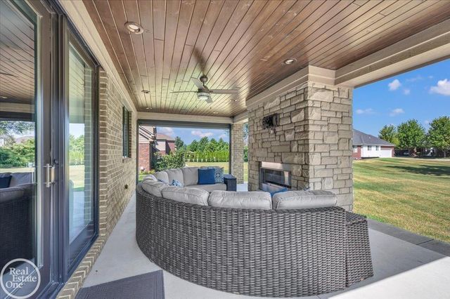 3941 Corkwood Drive, Sterling Heights, MI 48314