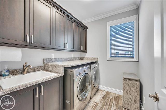 3941 Corkwood Drive, Sterling Heights, MI 48314