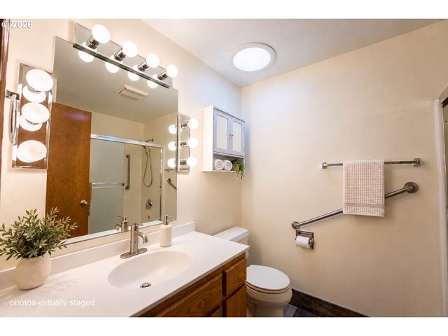 334 S 18TH St, St Helens, OR 97051