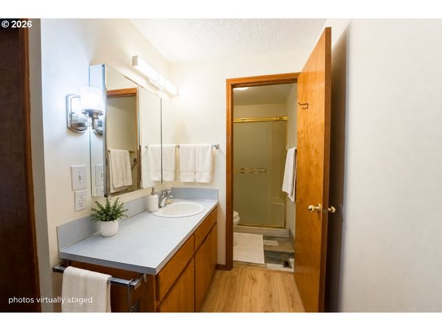 334 S 18TH St, St Helens, OR 97051