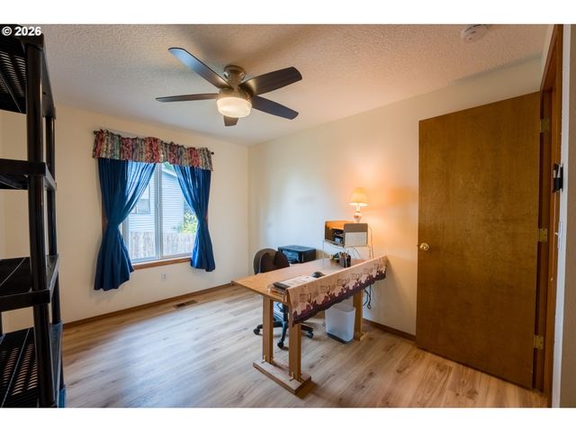 334 S 18TH St, St Helens, OR 97051