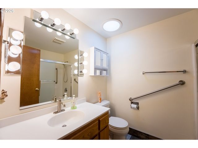 334 S 18TH St, St Helens, OR 97051
