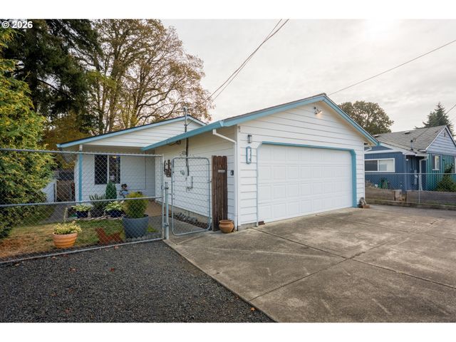 334 S 18TH St, St Helens, OR 97051