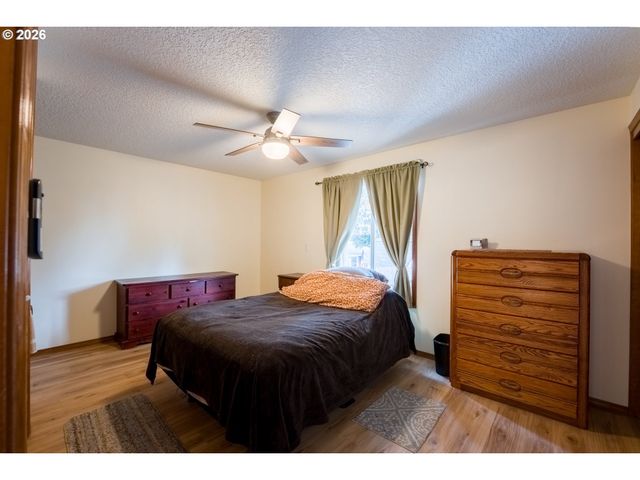 334 S 18TH St, St Helens, OR 97051