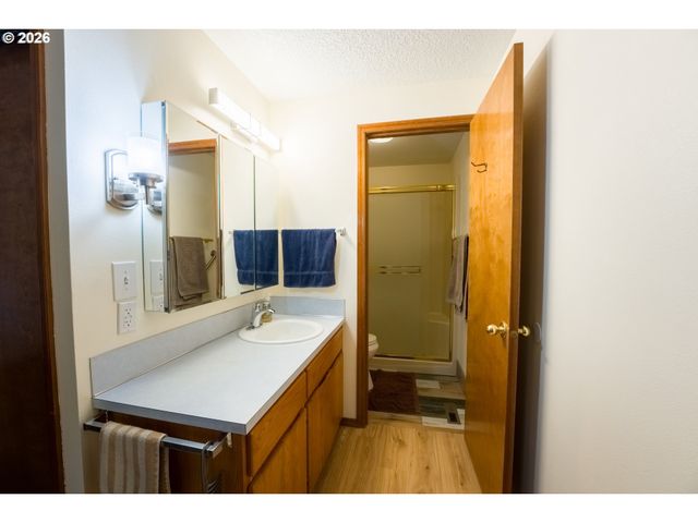 334 S 18TH St, St Helens, OR 97051