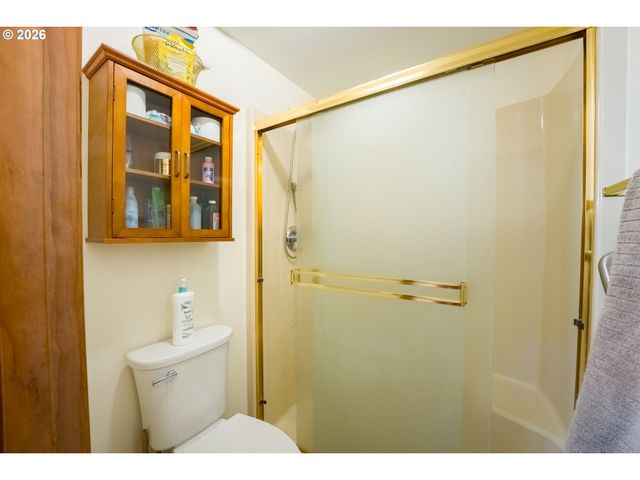 334 S 18TH St, St Helens, OR 97051