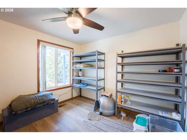334 S 18TH St, St Helens, OR 97051