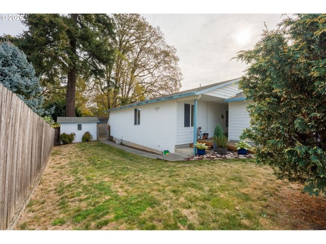 334 S 18TH St, St Helens, OR 97051