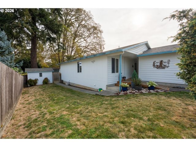 334 S 18TH St, St Helens, OR 97051