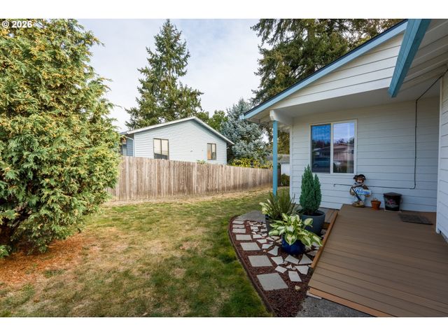 334 S 18TH St, St Helens, OR 97051