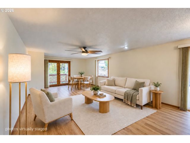 334 S 18TH St, St Helens, OR 97051
