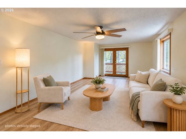 334 S 18TH St, St Helens, OR 97051