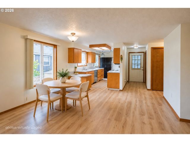 334 S 18TH St, St Helens, OR 97051