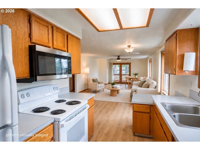 334 S 18TH St, St Helens, OR 97051