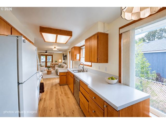 334 S 18TH St, St Helens, OR 97051