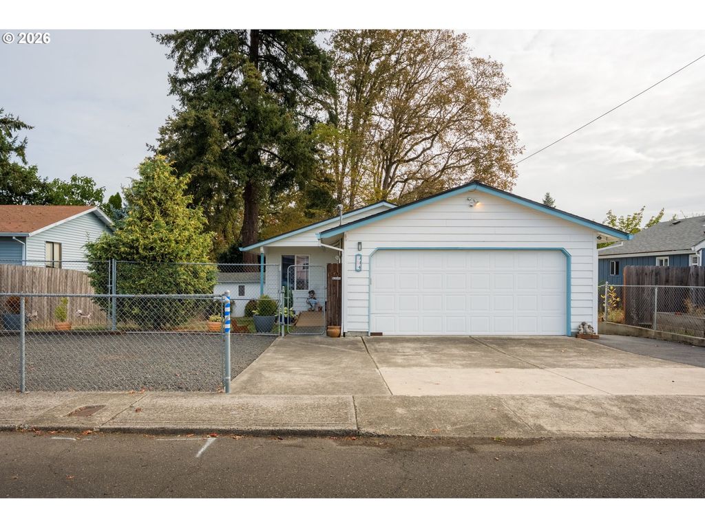 334 S 18TH St, St Helens, OR 97051