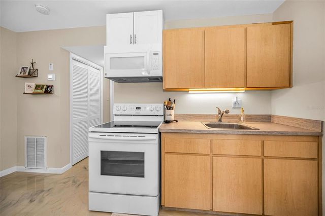 918 WINDWARD WAY, Palm Harbor, FL 34685