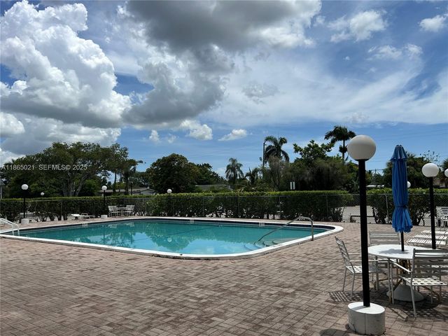 6505 Winfield Boulevard B-18, Margate, FL 33063