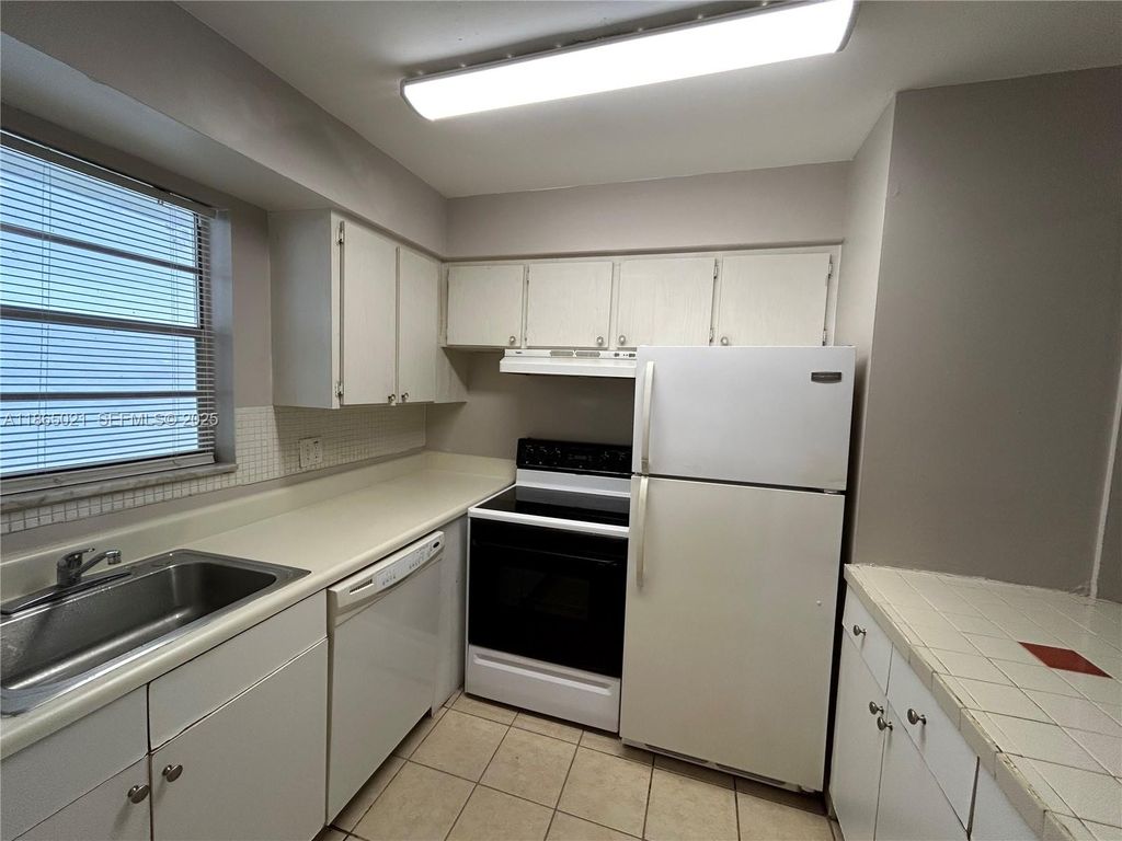 6505 Winfield Boulevard B-18, Margate, FL 33063