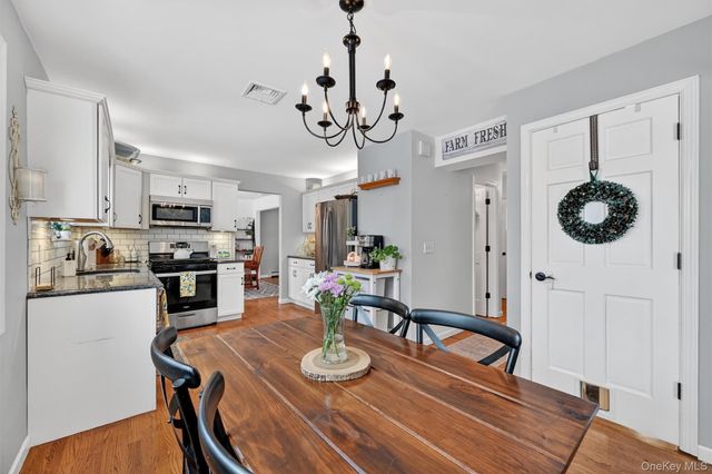 6 Wayne Drive, Middletown, NY 10940