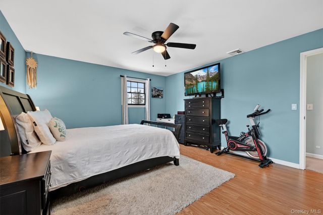 6 Wayne Drive, Middletown, NY 10940