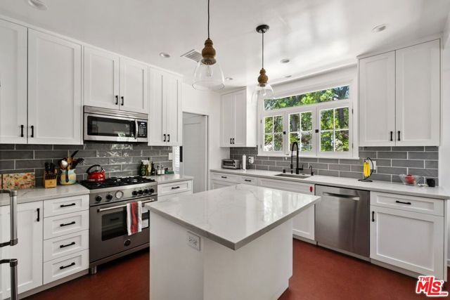 202 N Gower Street, Los Angeles, CA 90004