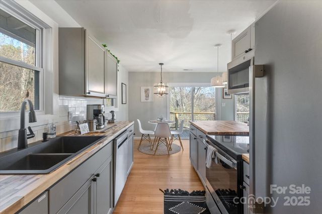 529 Bailey Road, Asheville, NC 28806