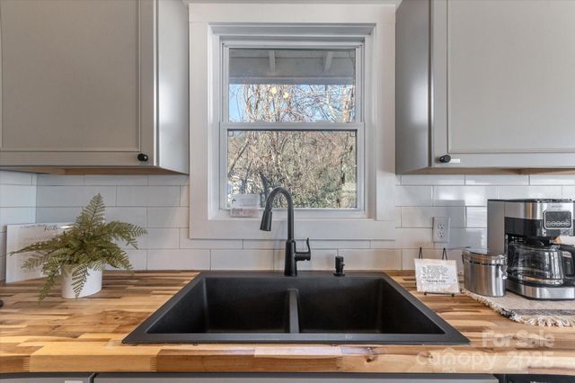 529 Bailey Road, Asheville, NC 28806