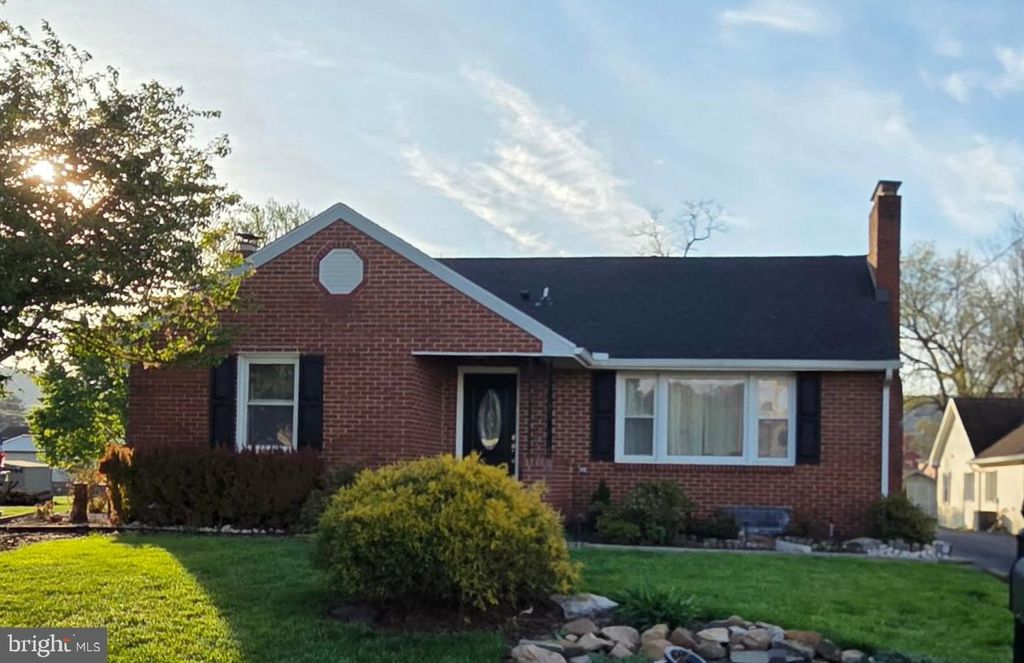 411 GREENWOOD AVENUE, Mont Alto, PA 17237