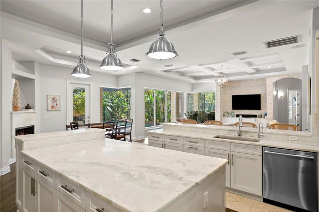 16204 SIERRA DE AVILA, Tampa, FL 33613