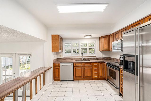 8212 MALVERN CIRCLE, Tampa, FL 33634