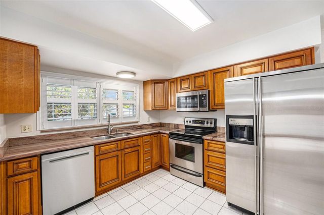 8212 MALVERN CIRCLE, Tampa, FL 33634