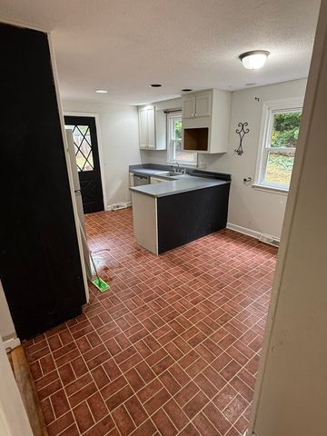 61 N Main St, Bellingham, MA 02019
