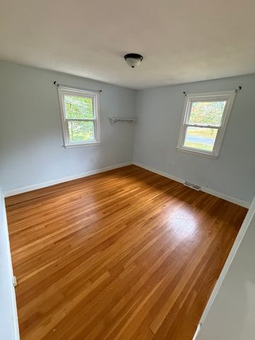 61 N Main St, Bellingham, MA 02019
