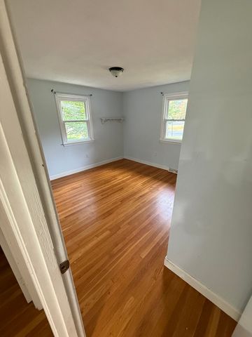 61 N Main St, Bellingham, MA 02019