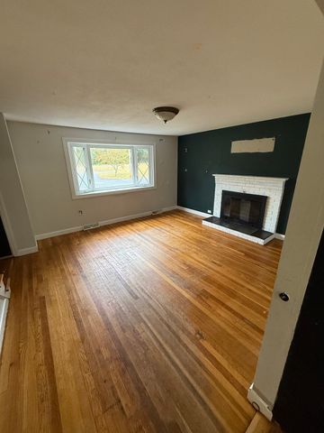 61 N Main St, Bellingham, MA 02019