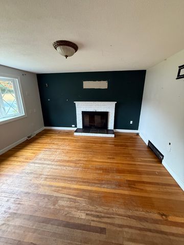 61 N Main St, Bellingham, MA 02019