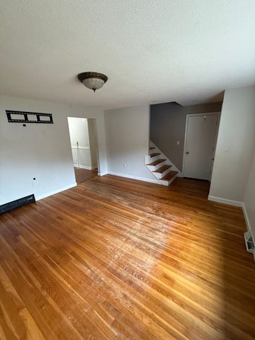 61 N Main St, Bellingham, MA 02019