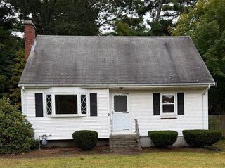 61 N Main St, Bellingham, MA 02019