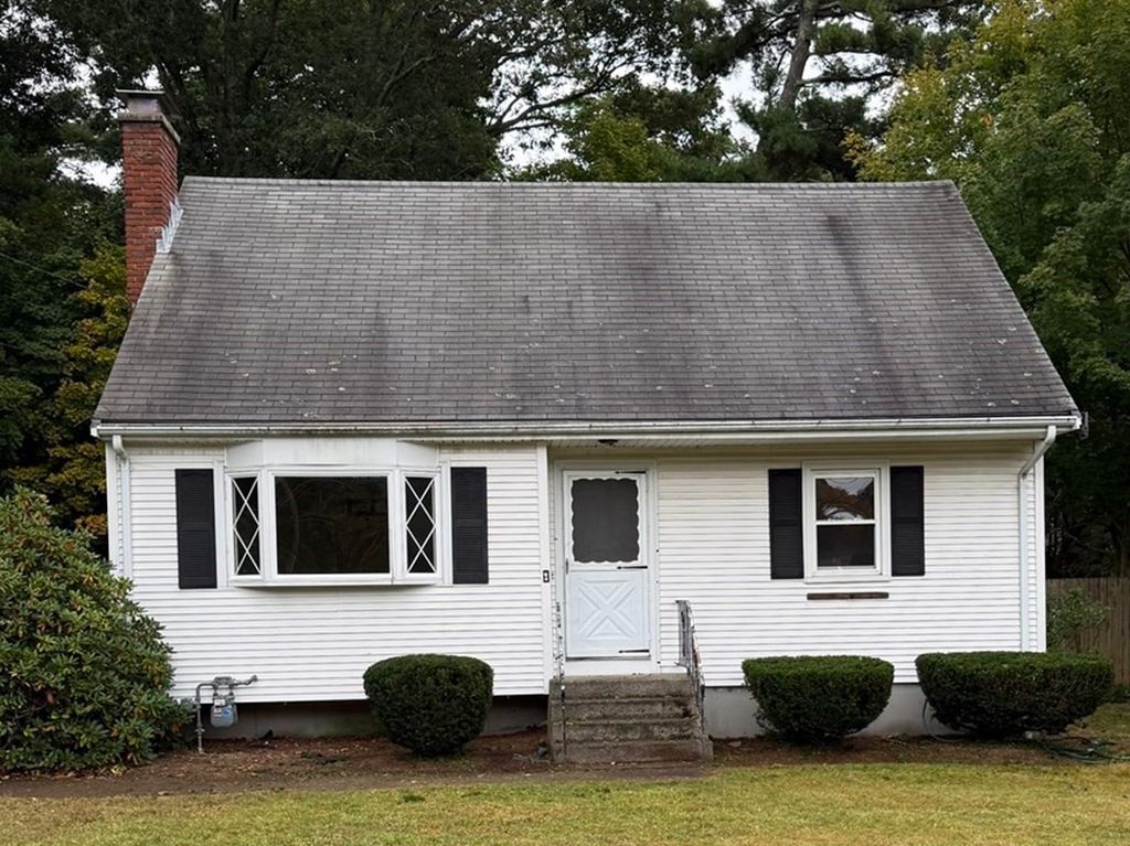61 N Main St, Bellingham, MA 02019