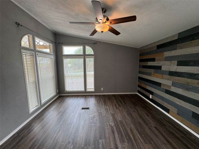 197 Private Road 4652, Rhome, TX 76078