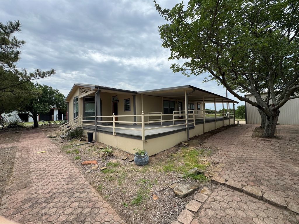 197 Private Road 4652, Rhome, TX 76078